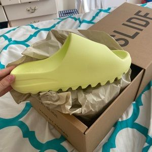Yeezy Slide “Green Glow”